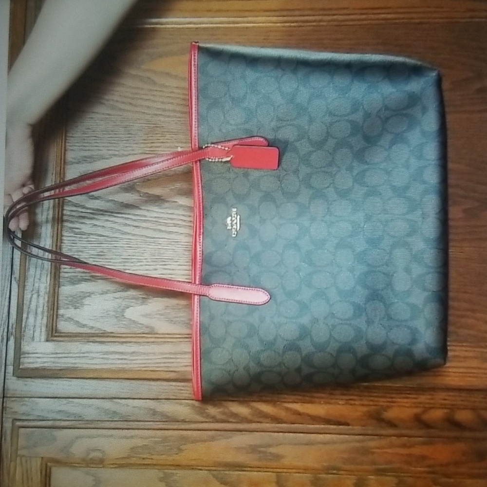 Coach Signature City Tote NWT❤
